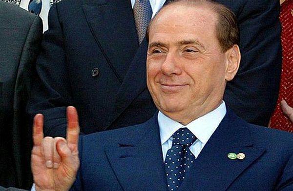 Le-corna-di-Silvio-Berlusconi