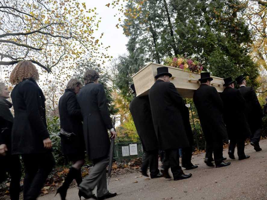 now-you-can-hire-fake-mourners-to-cry-at-your-funeral