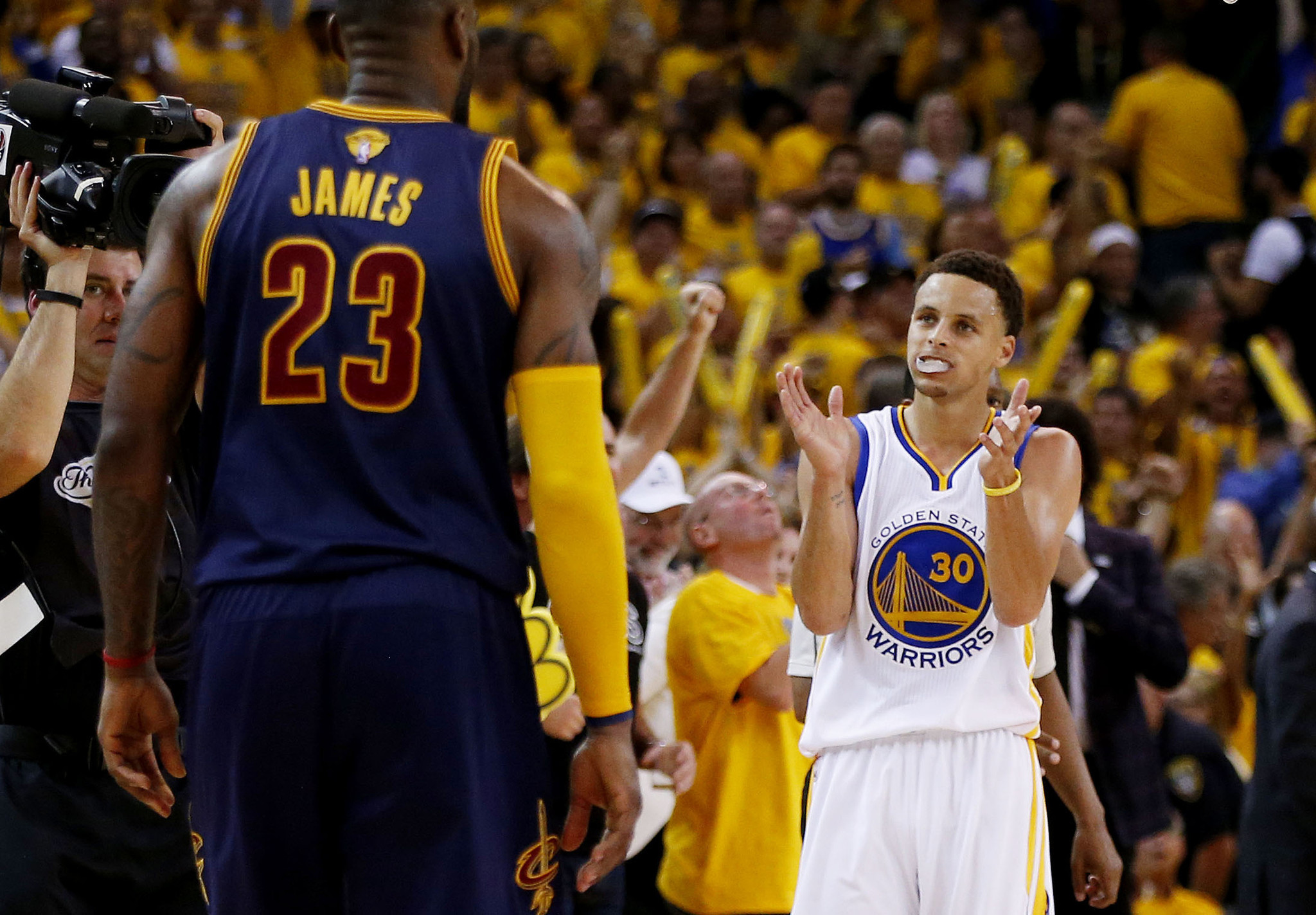 ct-nba-finals-cavs-warriors-spt-20150604.jpg